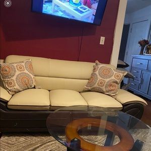 MOVING SAKE BRAND NEW COUCH NEED TO GO ASAP OBO